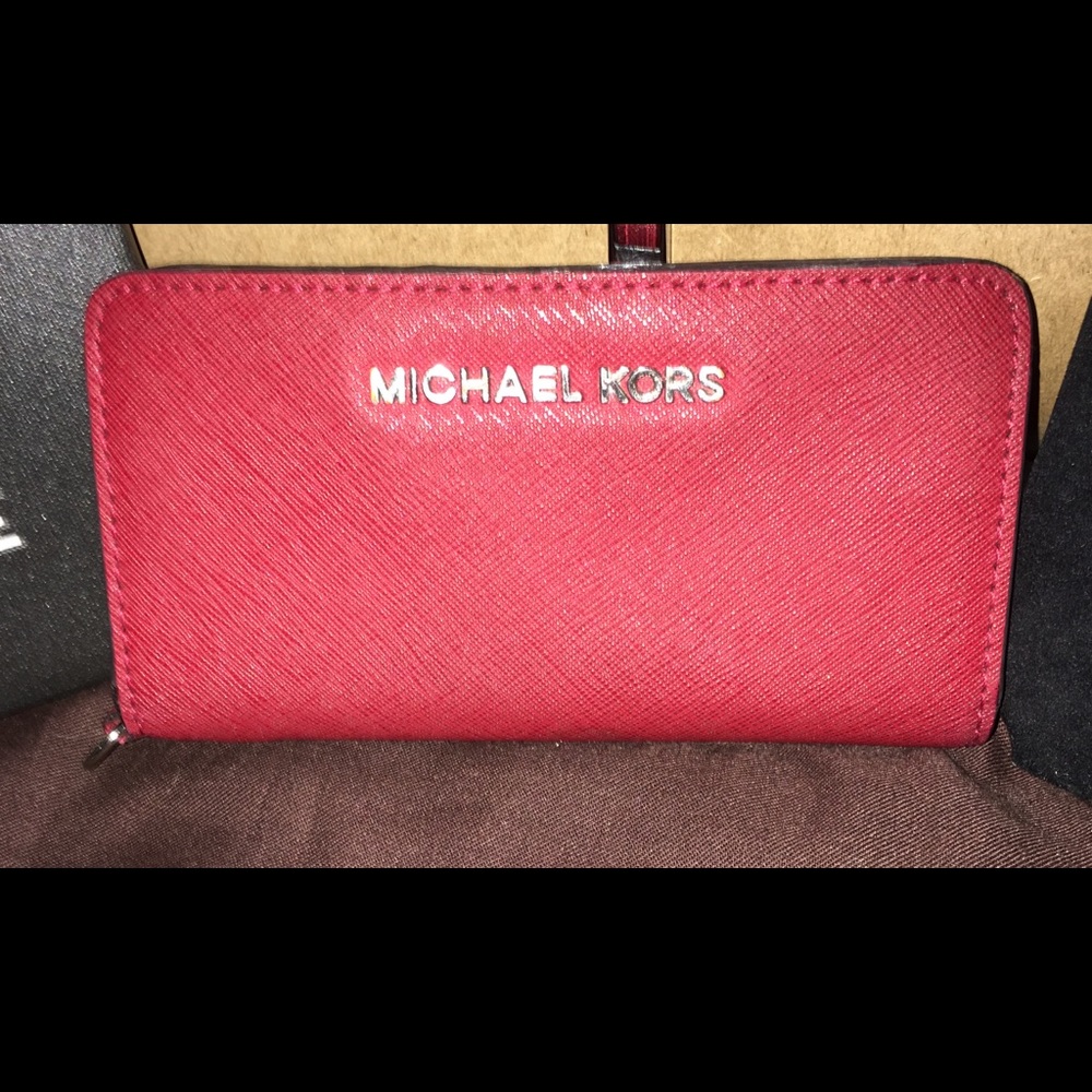 🥰 Authentic Michael Kors Wallet 🥰